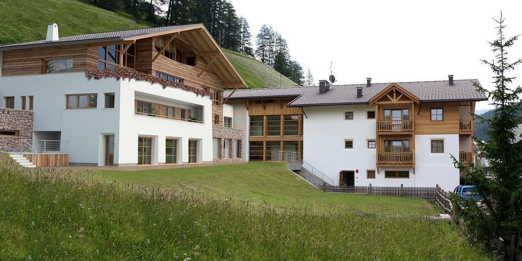 Hotel La Fradora - Dolomites Hotel ซานกัสซิอาโน ภายนอก รูปภาพ