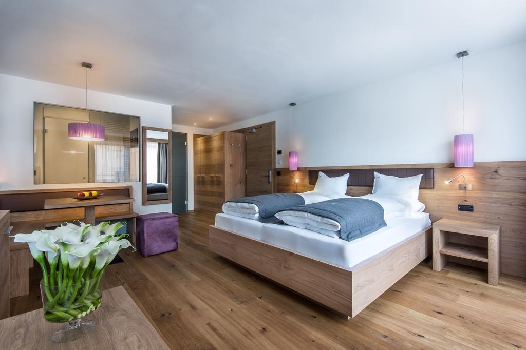 Hotel La Fradora - Dolomites Hotel ซานกัสซิอาโน ห้อง รูปภาพ