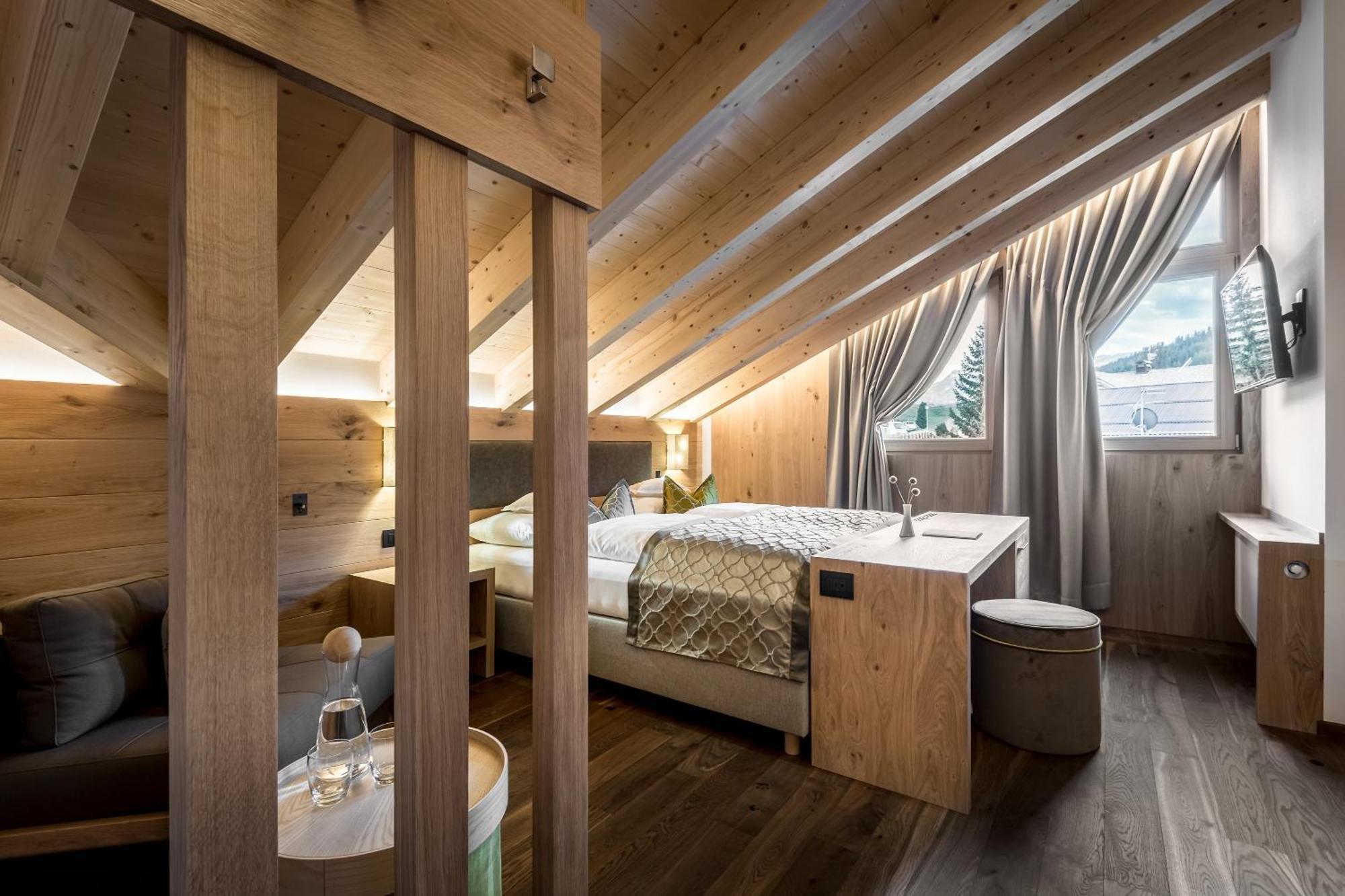 Hotel La Fradora - Dolomites Hotel ซานกัสซิอาโน ภายนอก รูปภาพ
