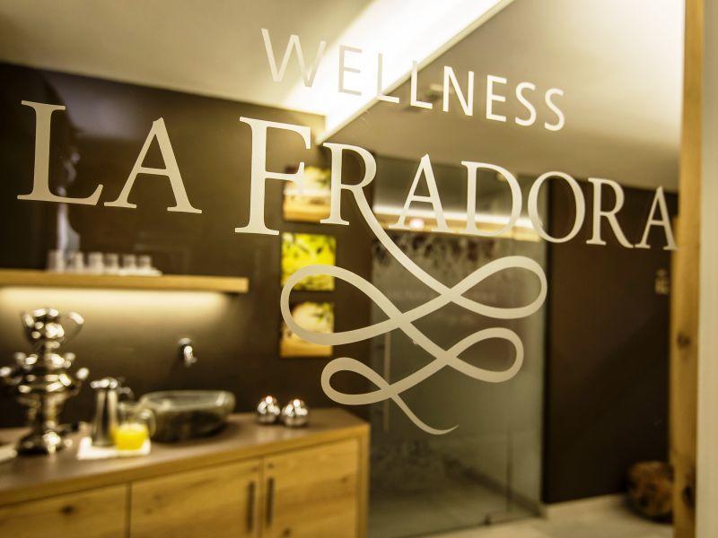 Hotel La Fradora - Dolomites Hotel ซานกัสซิอาโน ภายนอก รูปภาพ