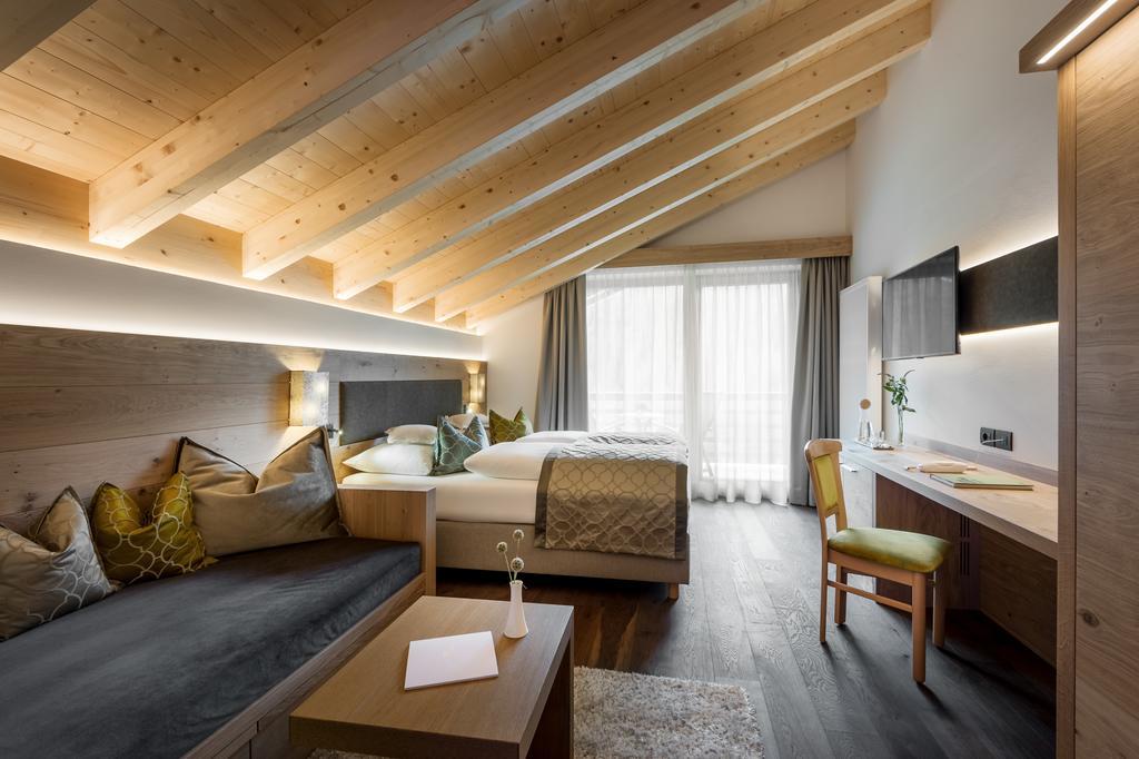 Hotel La Fradora - Dolomites Hotel ซานกัสซิอาโน ภายนอก รูปภาพ