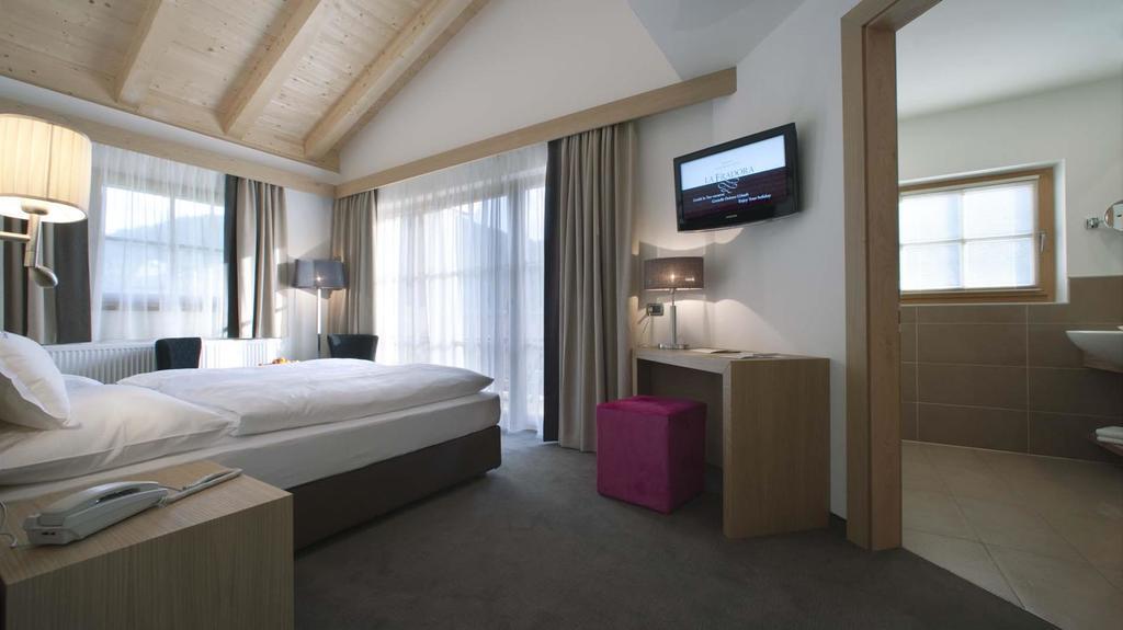 Hotel La Fradora - Dolomites Hotel ซานกัสซิอาโน ภายนอก รูปภาพ