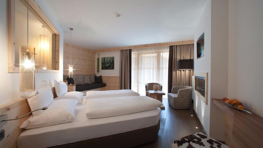 Hotel La Fradora - Dolomites Hotel ซานกัสซิอาโน ภายนอก รูปภาพ