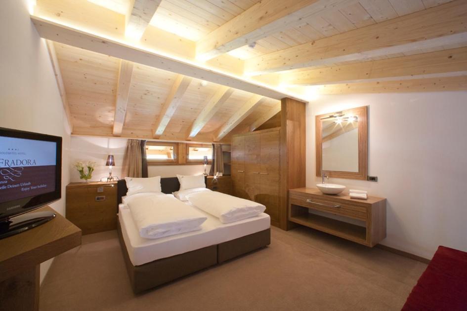 Hotel La Fradora - Dolomites Hotel ซานกัสซิอาโน ภายนอก รูปภาพ